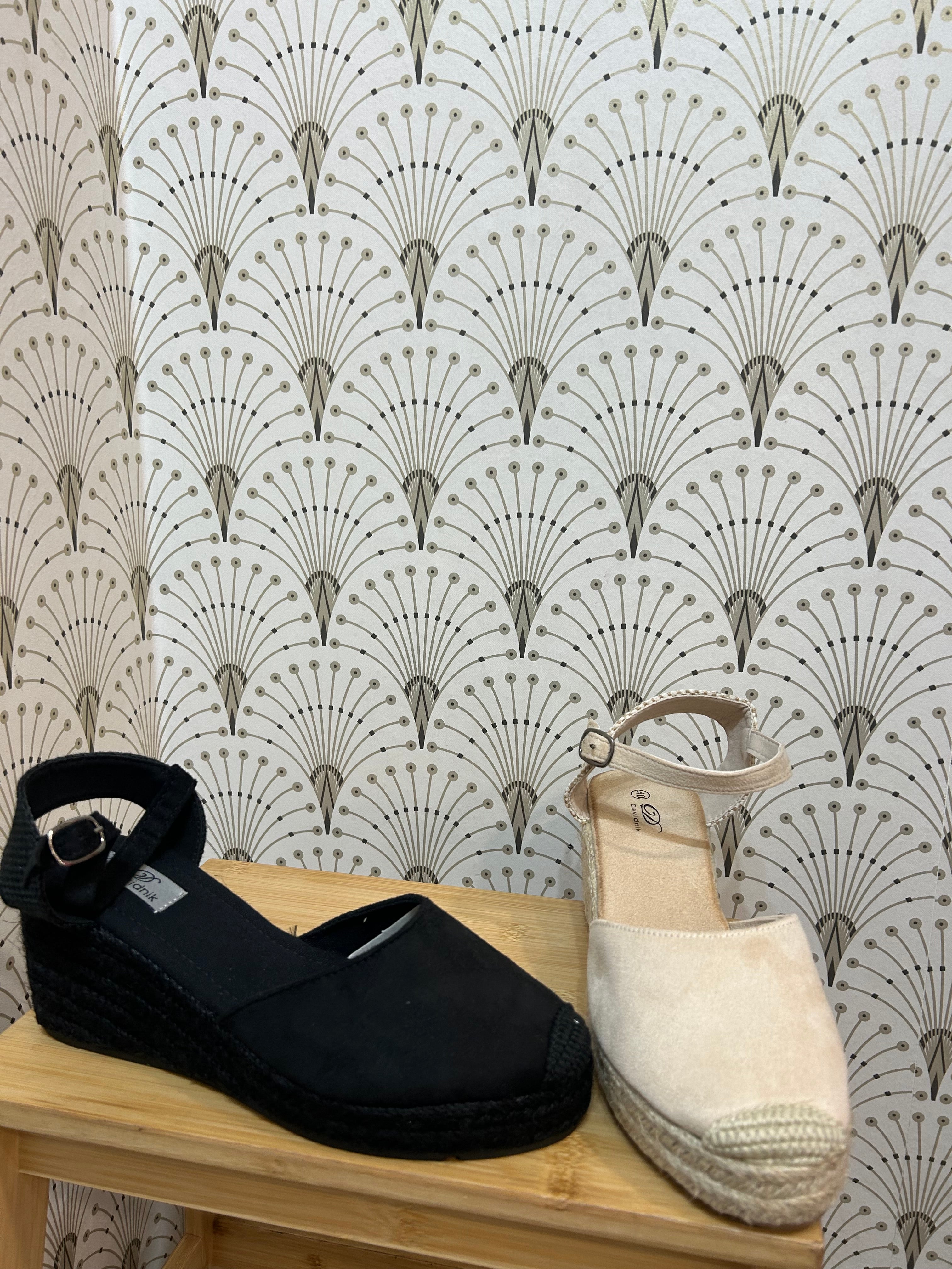 Cuñas beige talla algo más grande. un número menos del habitual