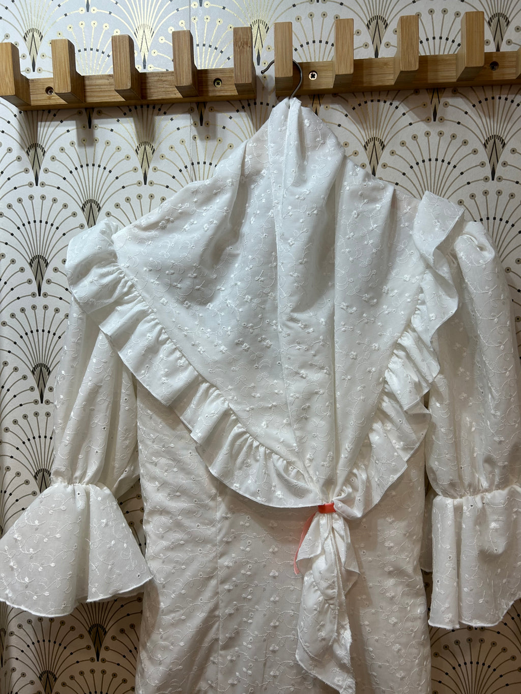 BATA FRIDA PERFORADA BLANCA / CRUDA COLORINES