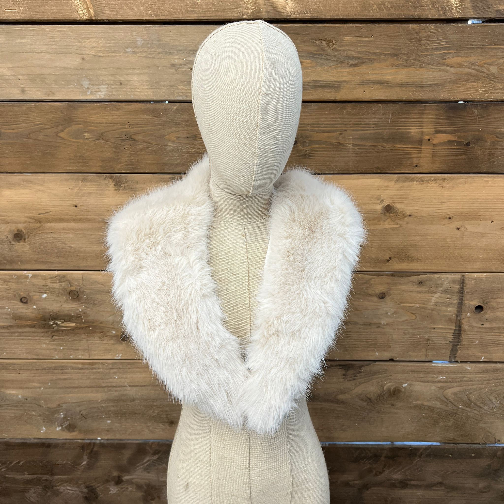 Cuello pelo sintético (se van reponiendo resto de colores)