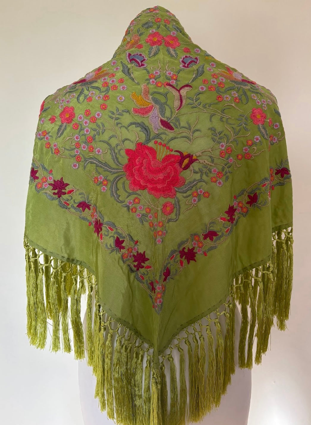 Mantón Garrotín verde lima