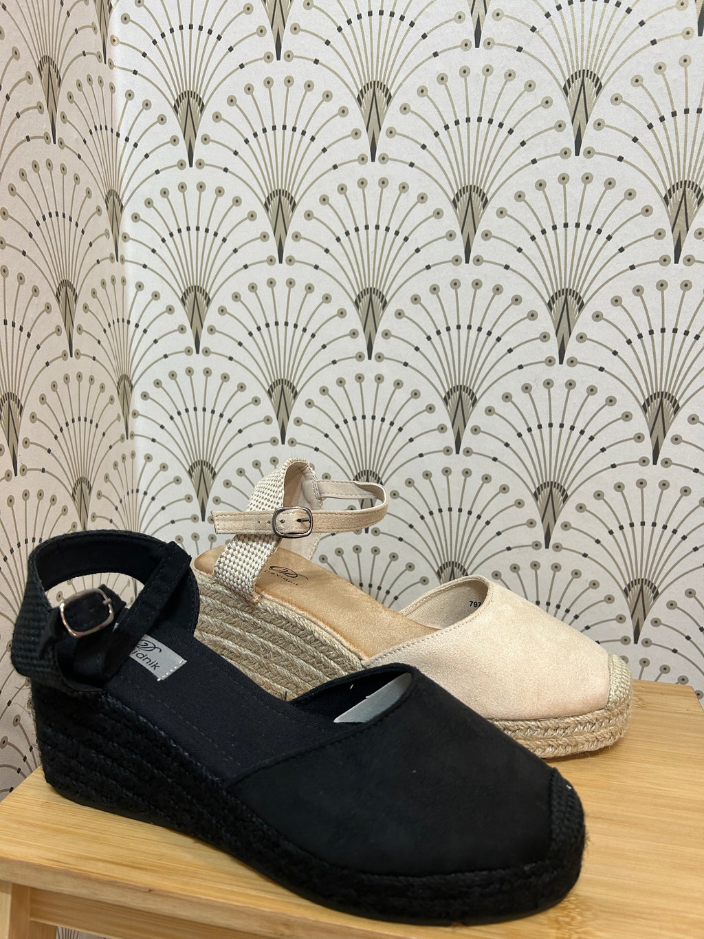 Cuñas beige talla algo más grande. un número menos del habitual