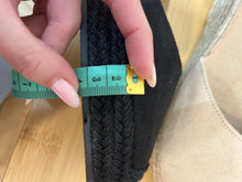 Cargar imagen en el visor de la galería, Cuñas negras talla normal
