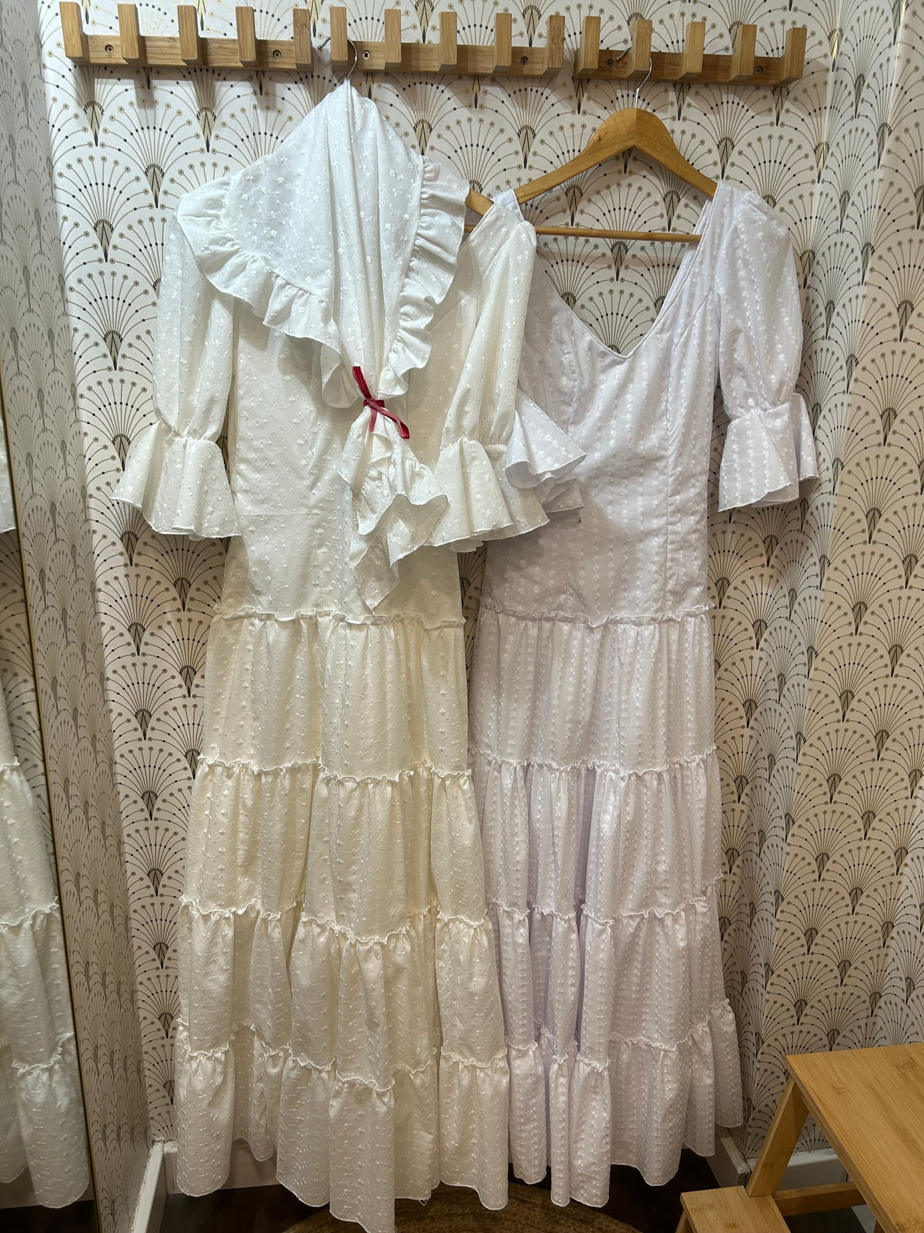 BATA FRIDA PERFORADO BLANCO O BEIGE