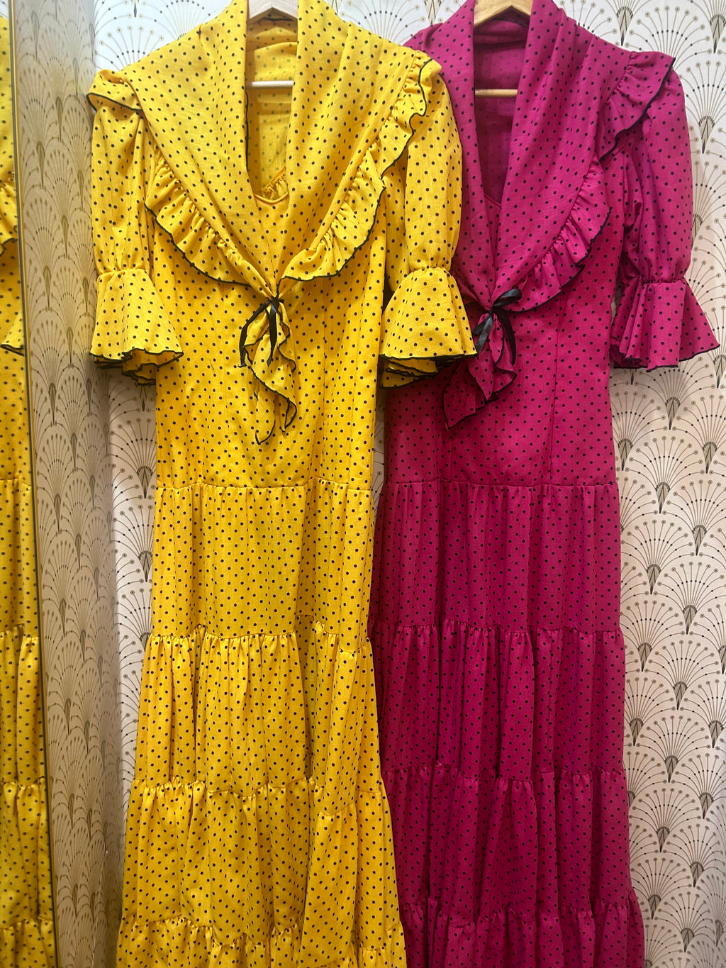 BATA LUNAR AMARILLA/ BUGANVILLA