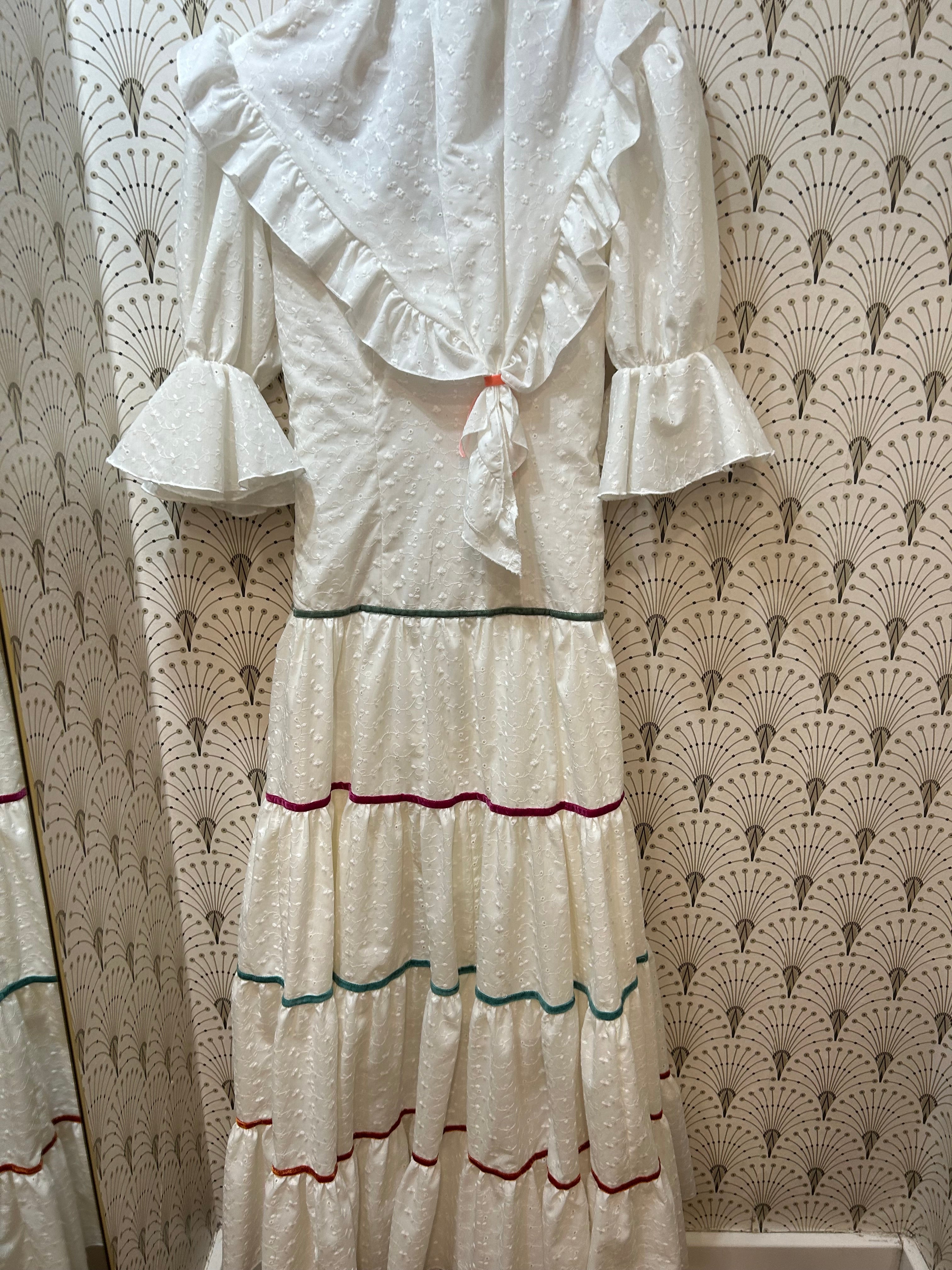 BATA FRIDA PERFORADA BLANCA / CRUDA COLORINES