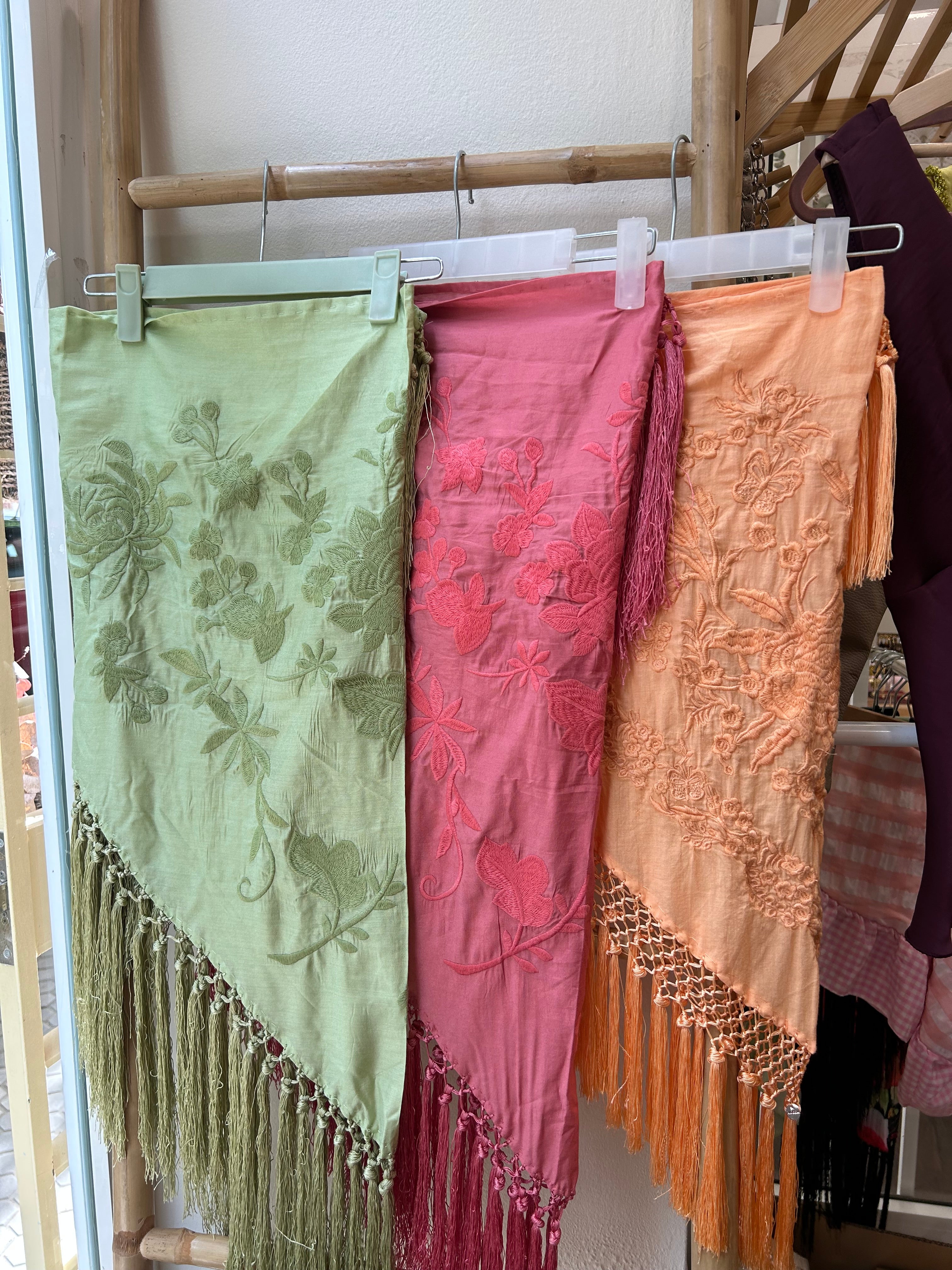 Mantones especiales. Lima y rosa 90€. Mandarina 140€. consultame.