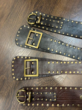 Cargar imagen en el visor de la galería, CINTURÓN TACHUELAS
