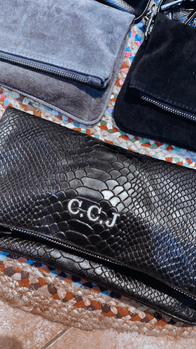 KATERINA BORDADO (Iniciales al correo con el color de hilo doblece.es@gmail.com)