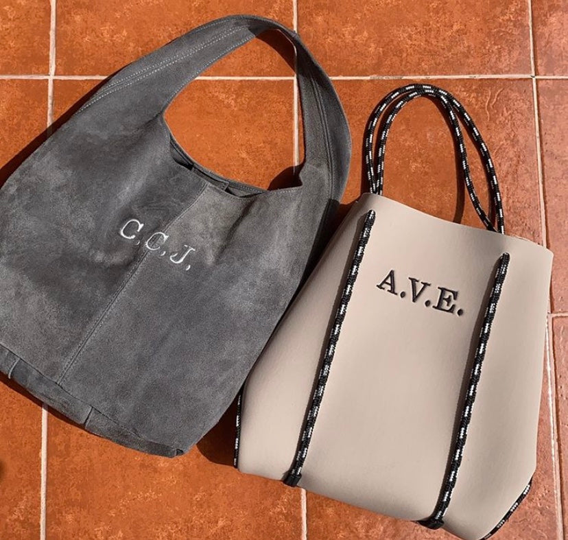 Bolso SACO bordado INICIALES AL CORREO Y COLOR DE HILO CON EL NÚMERO DE PEDIDO (doblece.es@gmail.com) Se tarda una semana en bordar.