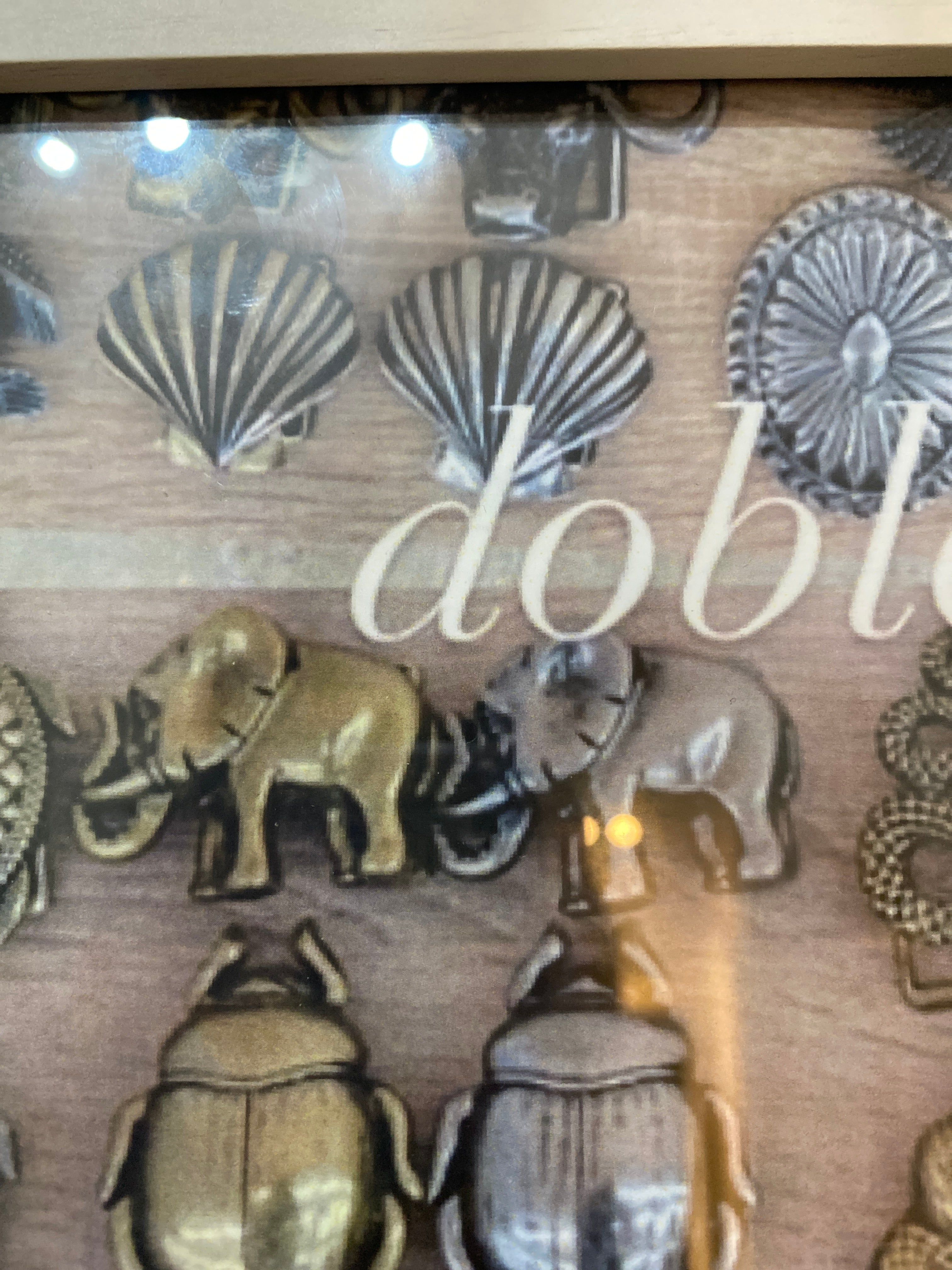 Elefante entero dorado con correa marrón lisa